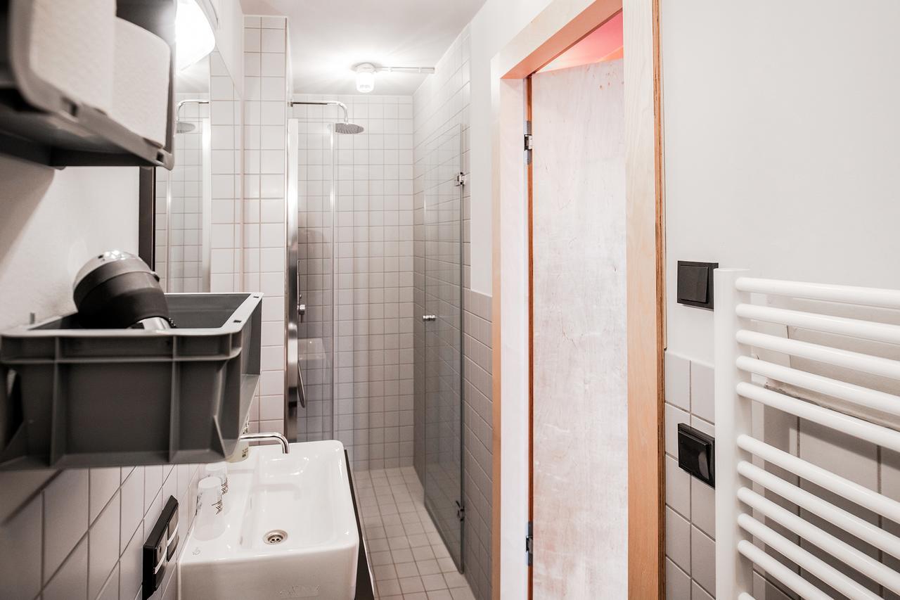 Dock Inn Hostel Warnemuende Rostock Bagian luar foto